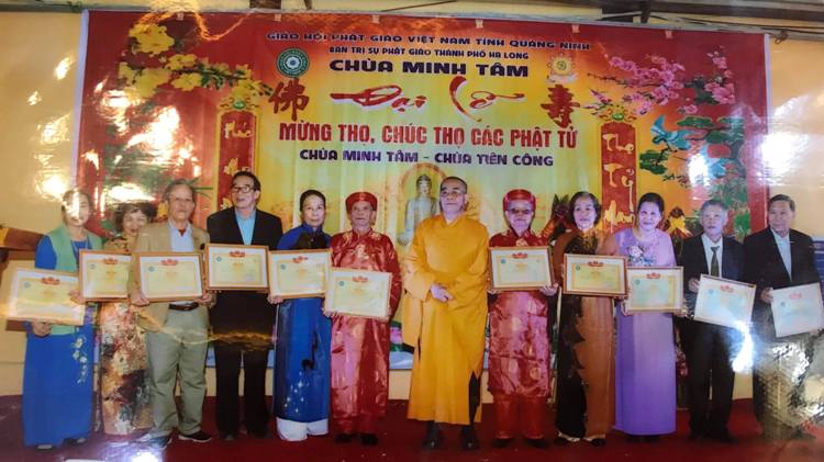 Hơn 200 Phật tử cao niên được tổ chức mừng thọ tại chùa Minh Tâm, phường Hà Khẩu, TP. Hạ Long 