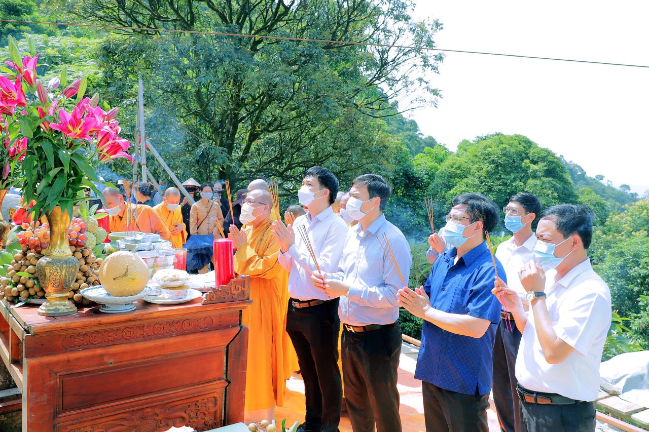 Chùa Thượng - Ngọa Vân tiến hành Thượng lương ngôi Tổ đường 