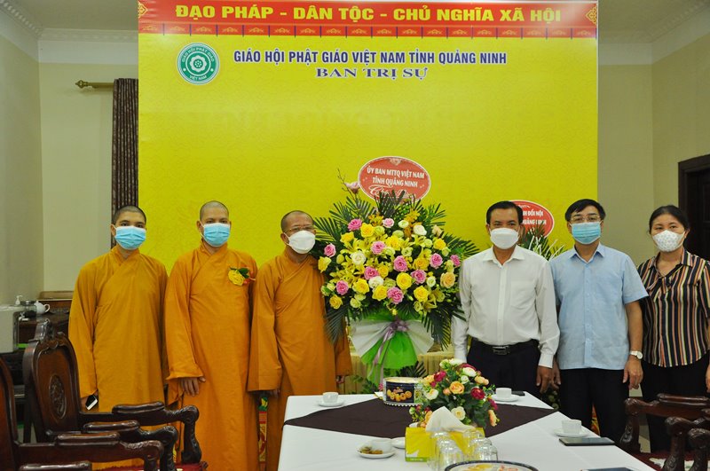 Ủy ban Mặt trận tổ quốc tỉnh Quảng Ninh và TP. Uông Bí chúc mừng Vu Lan Ban Trị sự Phật giáo tỉnh 