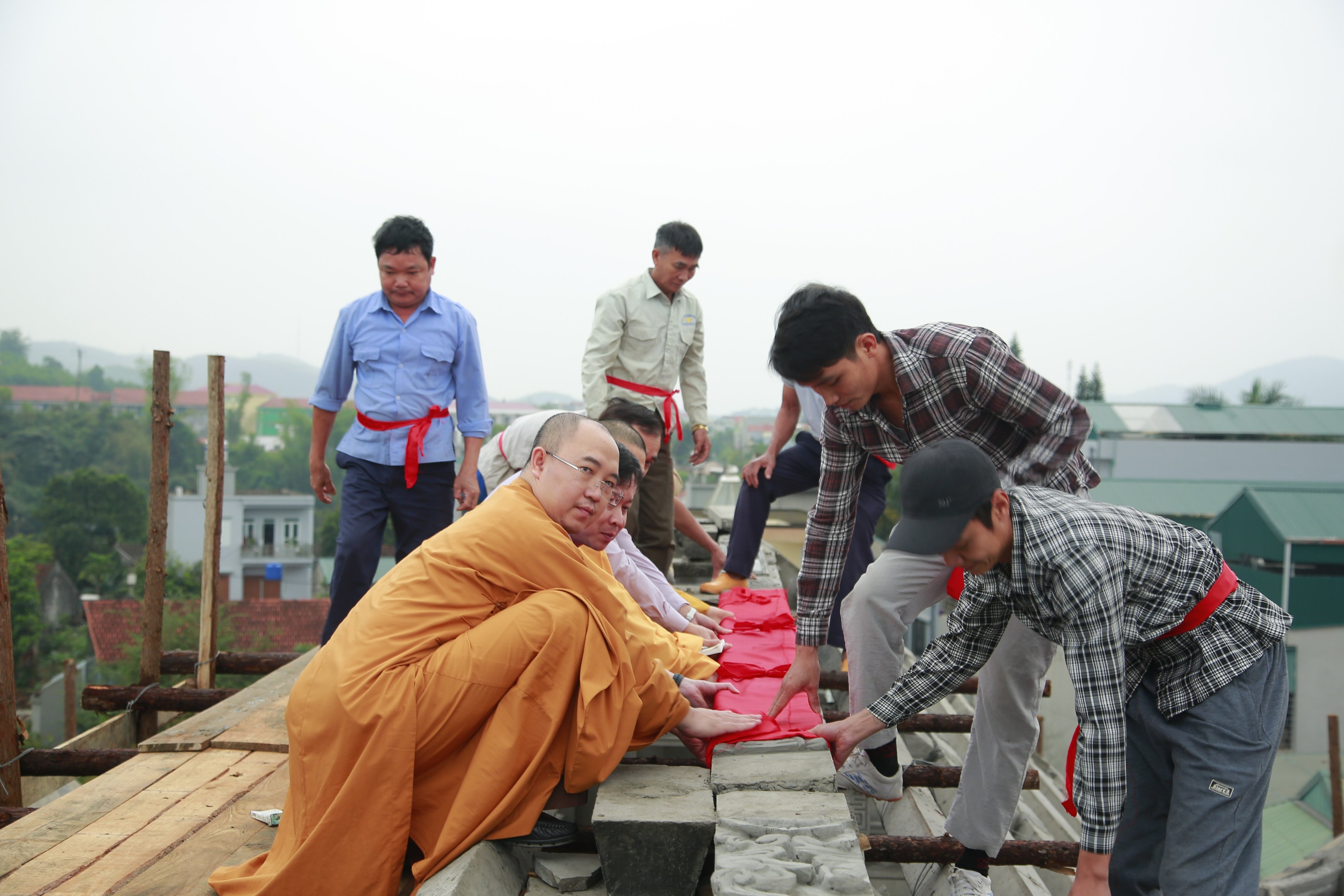 Lễ thượng lương ngôi Đại hùng bảo điện chùa Linh Quang (Tiên Yên) 