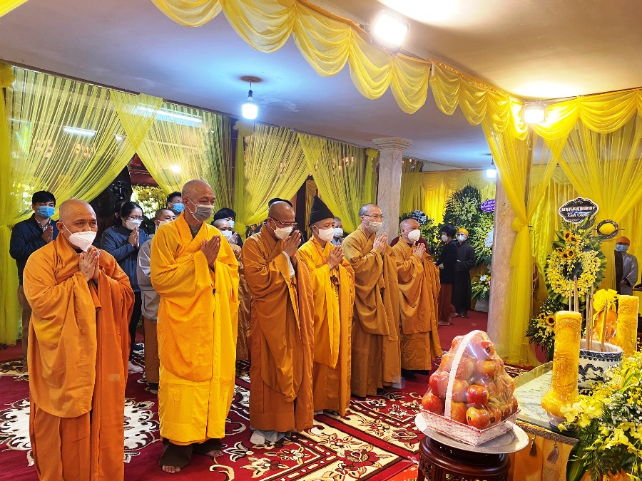 Ban Trị sự Giáo hội Phật giáo Việt Nam tỉnh Quảng Ninh kính viếng Đức Pháp chủ 
