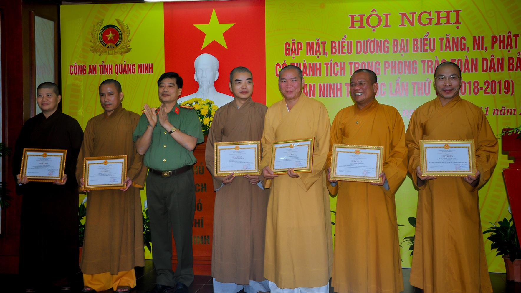 Công an tỉnh Quảng Ninh gặp mặt biểu dương tăng ni Phật tử có thành tích trong phong trào toàn dân bảo vệ ANTQ 