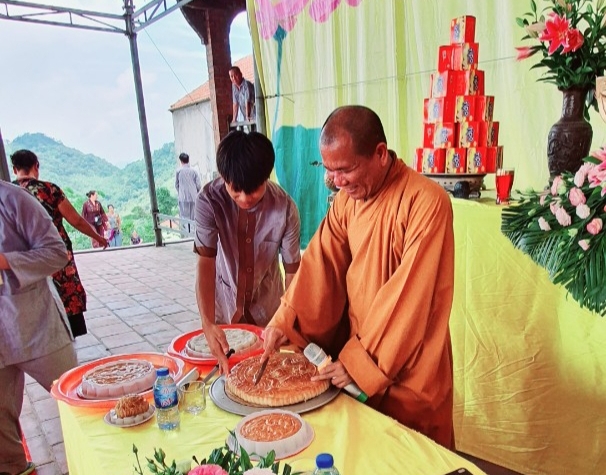 Ngày an lạc tháng 8  - Vui trung thu trên đỉnh Ngọa Vân của hơn một ngàn Phật tử 