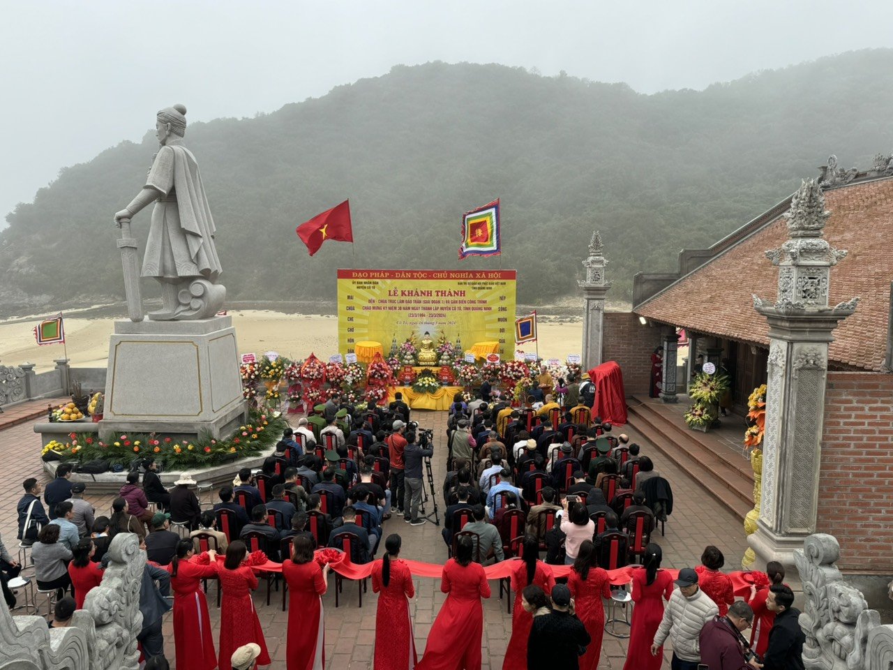 Đền – chùa Trúc Lâm Đảo Trần khánh thành giai đoạn 1 và gắn biển công trình chào mừng kỉ niệm 30 năm thành lập huyện Cô Tô 