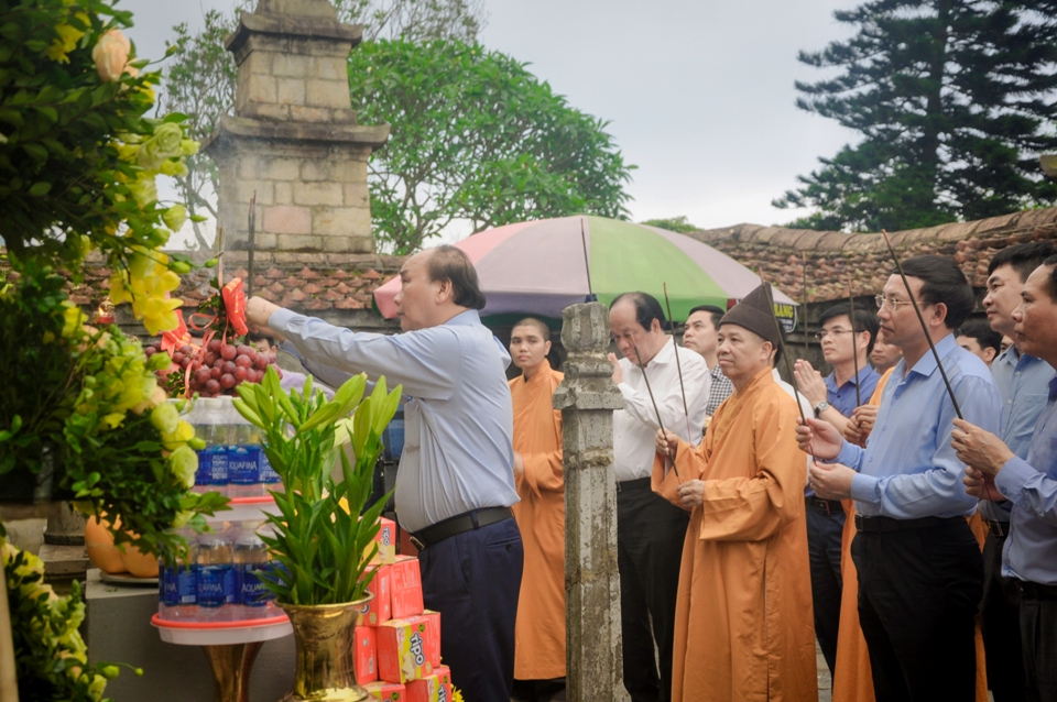 Thủ tướng Chính phủ Nguyễn Xuân Phúc về thăm và lễ Phật tại Non thiêng Yên Tử 