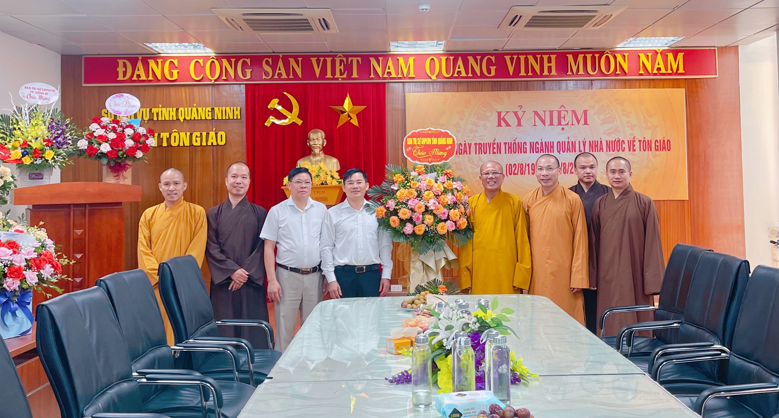 Ban Trị sự Phật giáo tỉnh Quảng Ninh và các địa phương chúc mừng Ban Tôn giáo tỉnh nhân dịp kỉ niệm 67 năm ngày truyền thống ngành quản lý Nhà nước về tôn giáo 