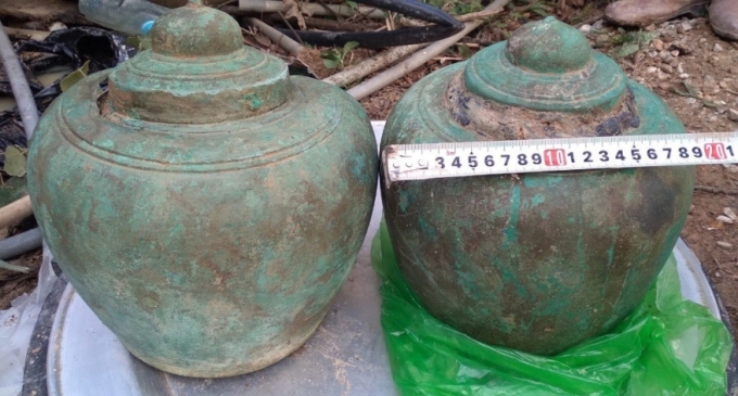 Phát hiện hai hũ kim loại cổ ở Yên Tử 