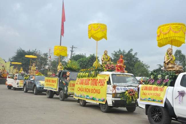 Lễ rước tượng chùa Non Đông 