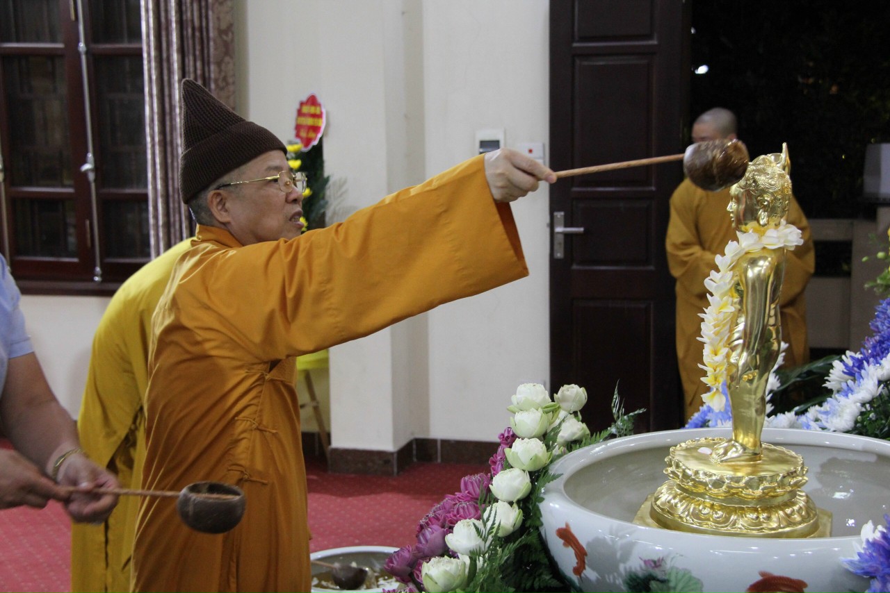 Trang nghiêm lễ Phật đản tại trụ sở Ban Trị sự GHPGVN tỉnh Quảng Ninh 