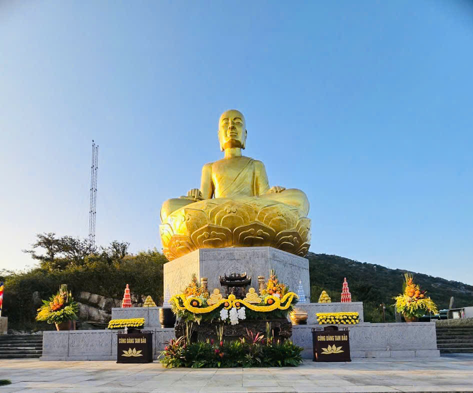 Ngày Phật hoàng Trần Nhân Tông nhập niết bàn, nghĩ về tư tưởng Tam hòa của Ngài 