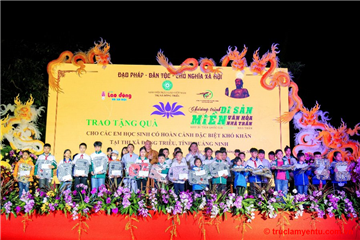 Chương trình Miền di sản văn hóa nhà Trần và tặng quà cho các em học sinh có điều kiện khó khăn tại Đông Triều