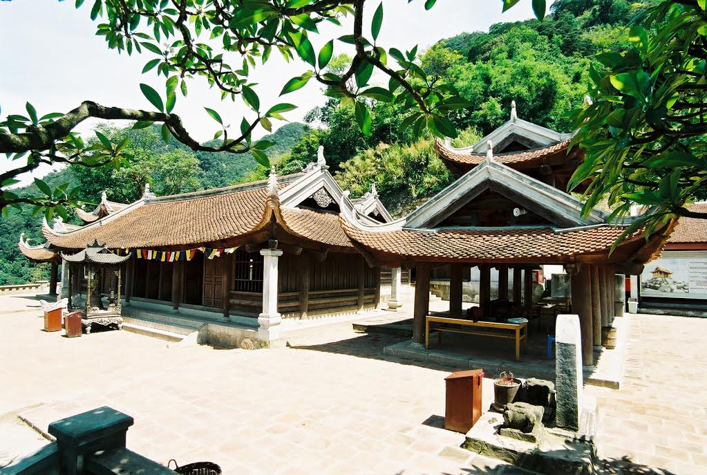 Image result for chùa hoa yên yên tử